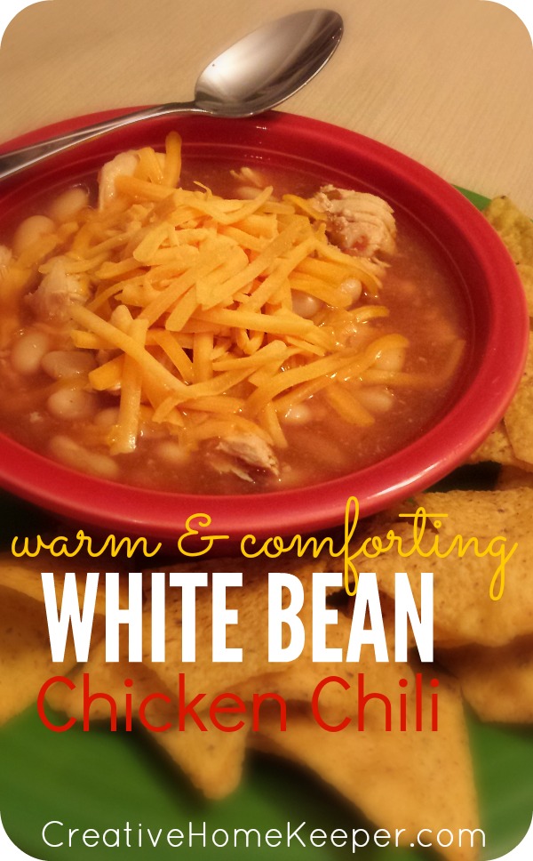 This warm and comforting white bean chicken chili is super easy to make using only 4 ingredients, and is so delicious! Cooks all day in the slow cooker for those busy days. This soup feeds a crowd and is SO YUMMY!!!! | CreativeHomeKeeper.com