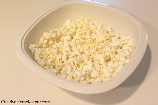 Want to enjoy popcorn but don't need to pop a large pot? Try this classic quick and easy single serving popcorn, perfect for an afternoon snack or for movie night! 
